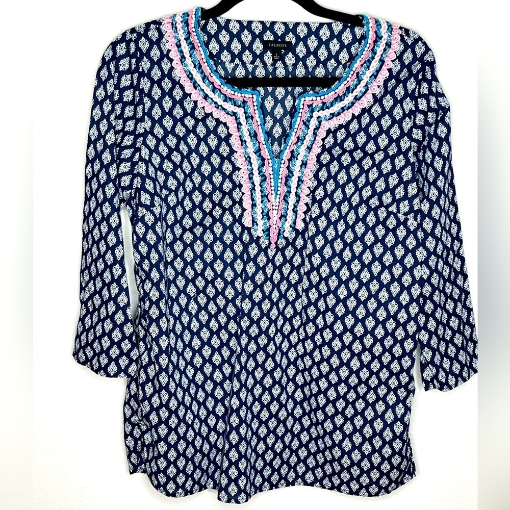Talbots Women’s Embroidered Geometric Top size S. 3/4 sleeve, V neck, Boho.